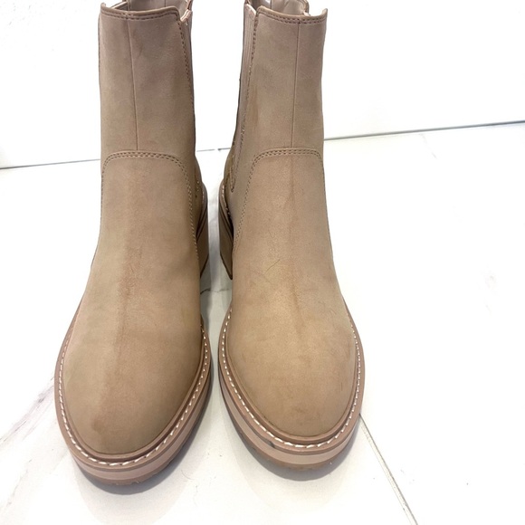 J. Crew Beige Ankle Boots Nubuck lug-sole heeled Chelsea booties 9.5 - Picture 4 of 9